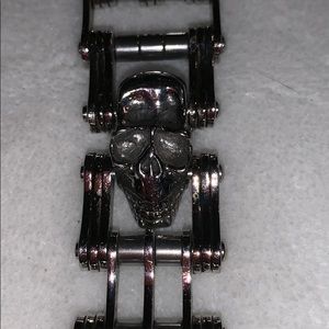 Who loves Skulls? This Girl! Are u Unique? I am